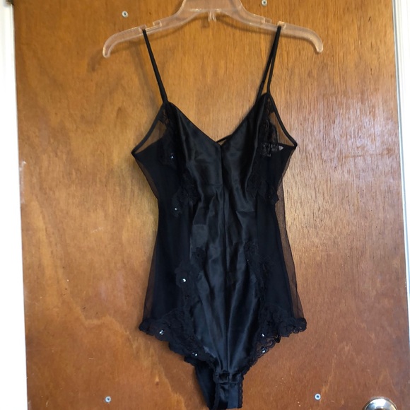 PINK Victoria's Secret Other - NWOT! Victoria’s Secret Lingerie! Size S! 😍